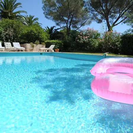 La Capilla Saint Tropez راماتويل